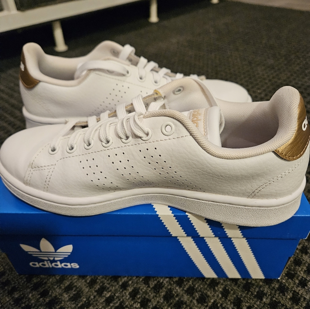 Adidas women's advantage sneaker